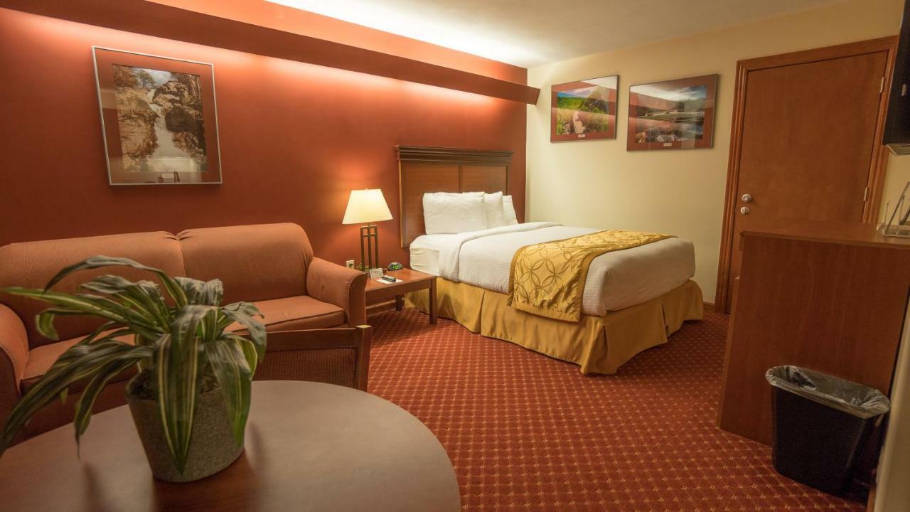 Shepherd Mountain Inn & Suites Pilot Knob Exteriör bild