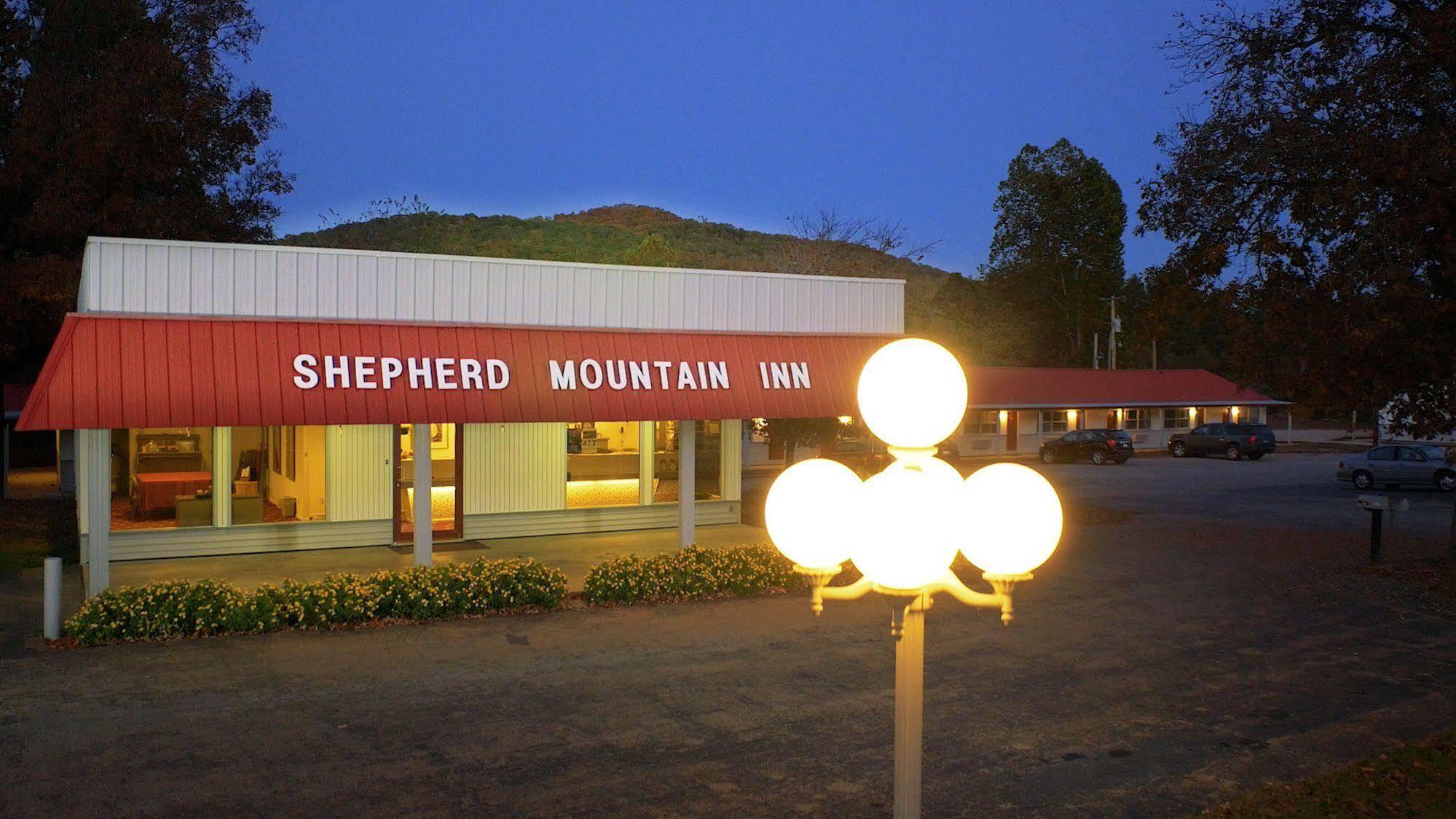 Shepherd Mountain Inn & Suites Pilot Knob Exteriör bild