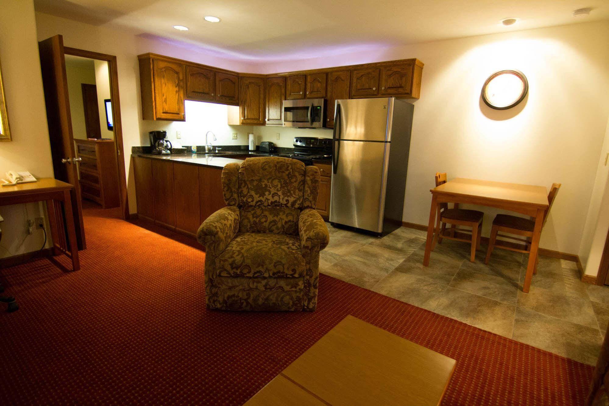 Shepherd Mountain Inn & Suites Pilot Knob Exteriör bild