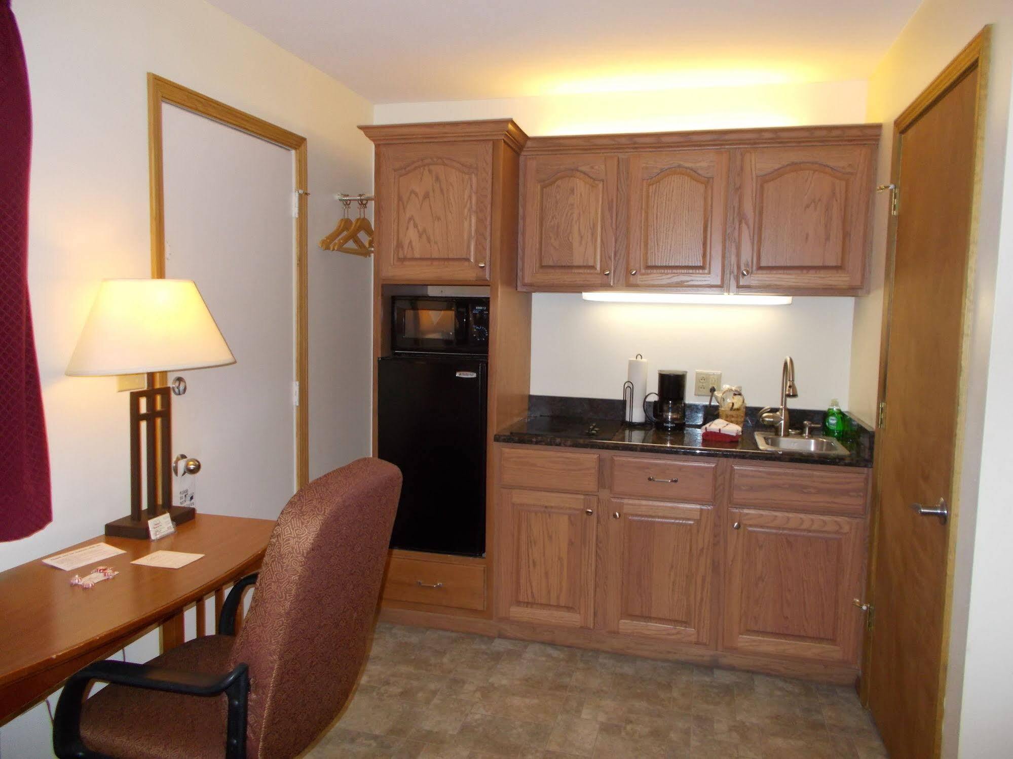 Shepherd Mountain Inn & Suites Pilot Knob Exteriör bild