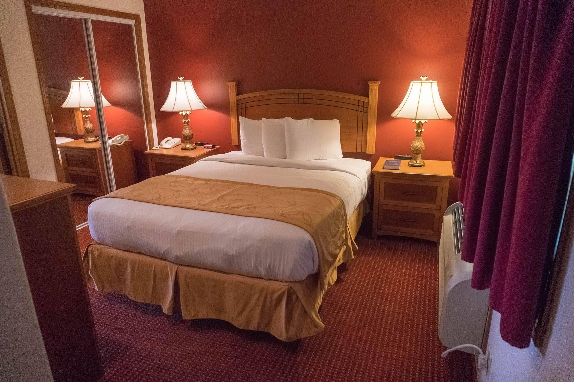 Shepherd Mountain Inn & Suites Pilot Knob Exteriör bild